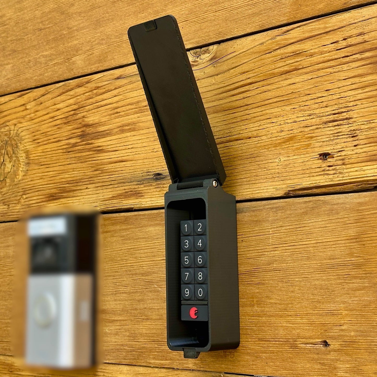 August / Yale Lock Keypad Enclosure - Weather-Resistant Outdoor Housing With Magnetic Clasp